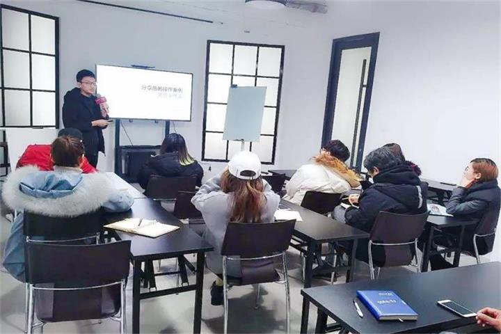 风向标智库全员内训会第12期丨那些超乎常人的偏执创意【风向标智库】